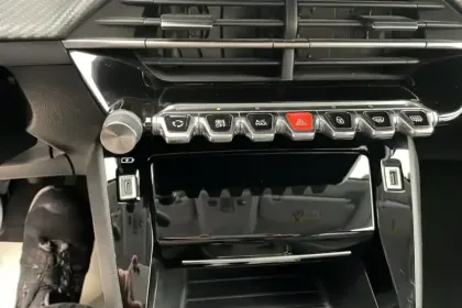 Photo 35 Peugeot 208  PureTech 100 S&S BVM6