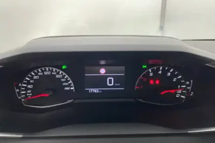 Photo 34 Peugeot 208  PureTech 100 S&S BVM6