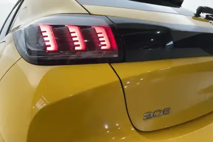 Photo 24 Peugeot 208  PureTech 100 S&S BVM6