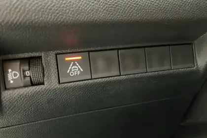 Photo 23 Peugeot 208  PureTech 100 S&S BVM6