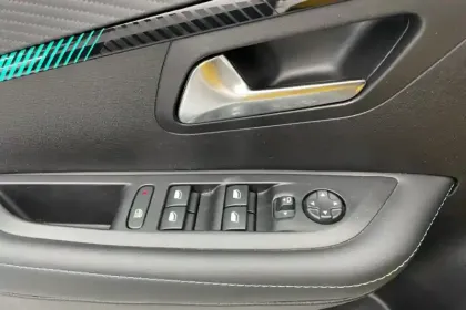 Photo 37 Peugeot 208  PureTech 100 S&S BVM6