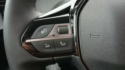Photo 42 Peugeot 208  Electrique 50 kWh 136ch