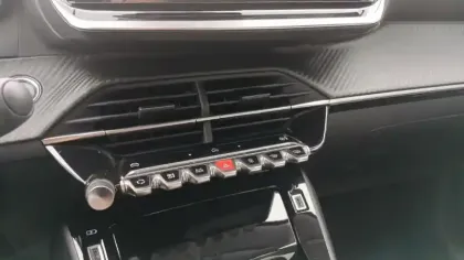 Photo 22 Peugeot 208  Electrique 50 kWh 136ch