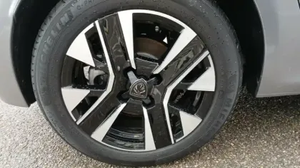 Photo 13 Peugeot 208  Electrique 50 kWh 136ch