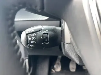 Photo 56 Peugeot 208  PURETECH 75 S&S BVM5