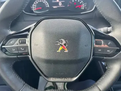 Photo 21 Peugeot 208  PureTech 100 S&S BVM6