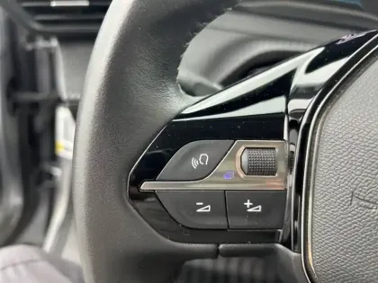 Photo 23 Peugeot 2008  Electrique 136 ch