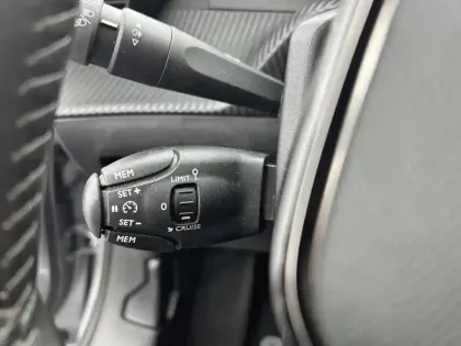 Photo 25 Peugeot 2008  Electrique 136 ch