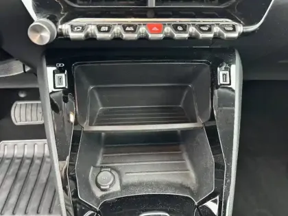 Photo 21 Peugeot 2008  Electrique 136 ch