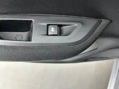 Photo 14 Peugeot 2008  Electrique 136 ch