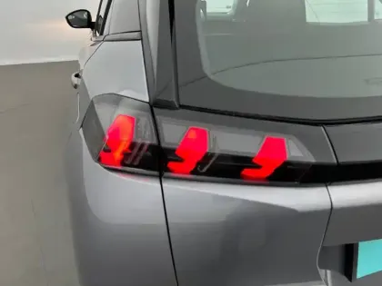 Photo 16 Peugeot 2008  Electrique 136 ch