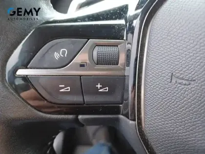 Photo 14 Peugeot 2008  BlueHDi 130 S&S EAT8