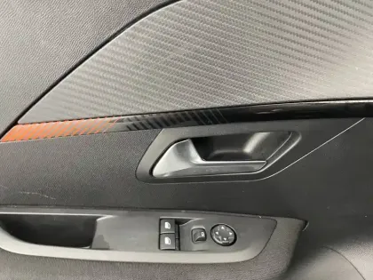 Photo 72 Peugeot 208  BlueHDi 100 S&S BVM6 2 PLACES