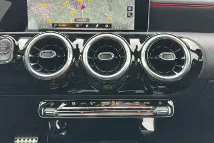 Photo 46 Mercedes Classe A  180 d 7G-DCT