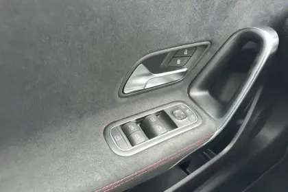 Photo 80 Mercedes Classe A  180 d 7G-DCT