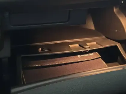 Photo 75 Renault Megane Mégane IV Berline E-TECH Plug-In Hybride 160