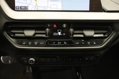 Photo 23 BMW Serie 1 118d 150 ch