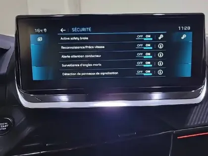 Photo 108 Peugeot 2008  PureTech 130 S&S EAT8