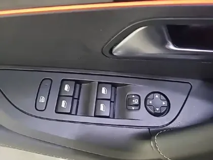 Photo 117 Peugeot 2008  PureTech 130 S&S EAT8