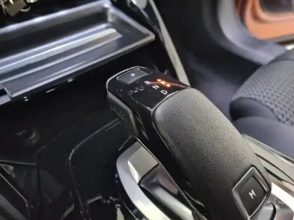 Photo 100 Peugeot 2008  PureTech 130 S&S EAT8