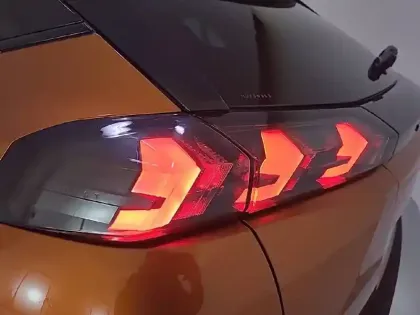 Photo 103 Peugeot 2008  PureTech 130 S&S EAT8