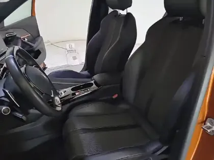 Photo 65 Peugeot 2008  PureTech 130 S&S EAT8