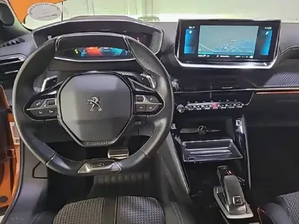 Photo 94 Peugeot 2008  PureTech 130 S&S EAT8