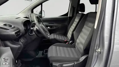 Photo 35 Opel Combo  Life Taille M BlueHDi 130 ch S&S EAT8