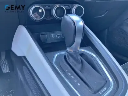 Photo 15 Renault Clio  E-Tech 140