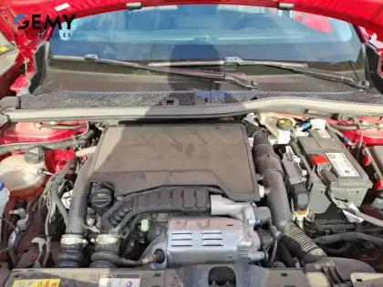 Photo 27 Peugeot 2008  PureTech 100 S&S BVM6