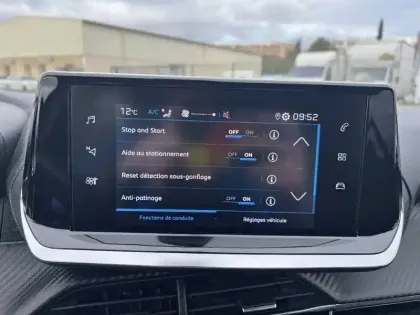 Photo 16 Peugeot 208  PureTech 75 S&S BVM5