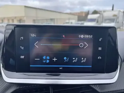 Photo 13 Peugeot 208  PureTech 75 S&S BVM5