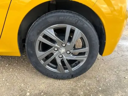 Photo 10 Peugeot 208  PureTech 75 S&S BVM5