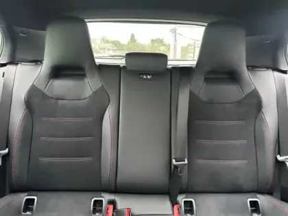 Photo 16 Mercedes Classe A 200 d Star Edition