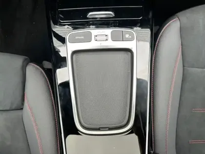 Photo 14 Mercedes Classe A 200 d Star Edition