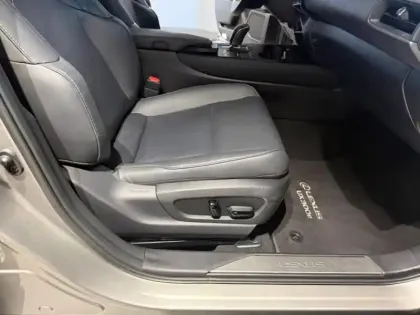 Photo 12 Lexus UX  300e Executive