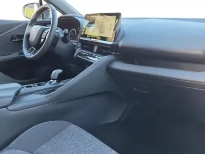 Photo 8 Toyota C-HR  1.8 Hybride 140ch Graphic MY26