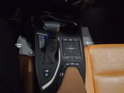 Photo 8 Lexus UX  250h 4WD Le Plus MY22