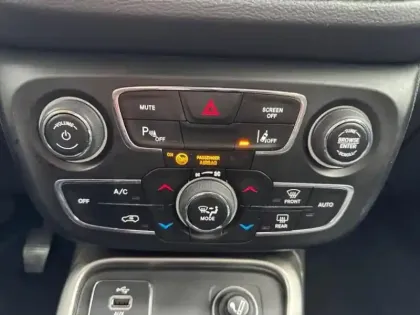 Photo 14 Jeep Compass  1.6 MultiJet II 120ch Longitude Business 4x2 117g