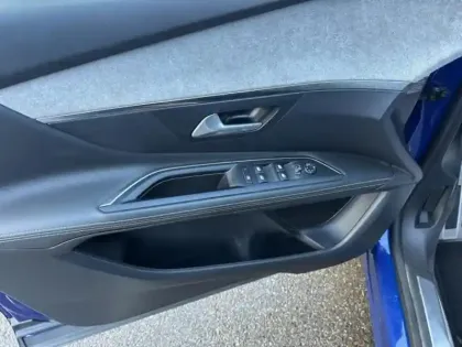 Photo 11 Peugeot 3008  2.0 BlueHDi 180ch S&S GT EAT8