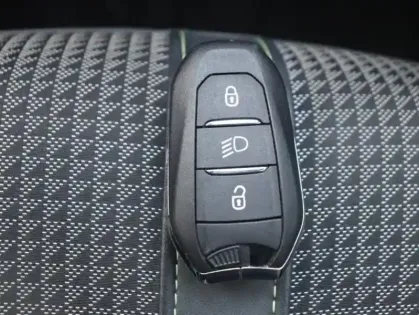 Photo 14 Peugeot 208  1.5 BlueHDi 100ch S&S GT