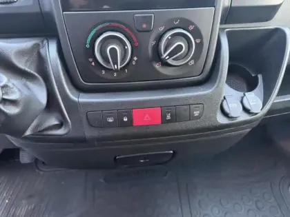 Photo 9 Citroën Jumper  Fg 30 L1H1 2.2 BlueHDi 140 S&S Club