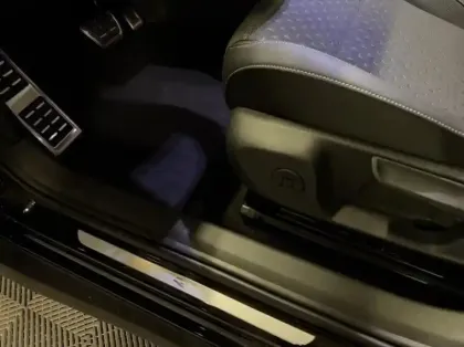 Photo 12 Volkswagen T-roc  1.5 eTSI 150ch R-Line DSG7