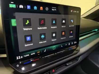 Photo 13 Volkswagen T-roc  1.5 eTSI 150ch R-Line DSG7