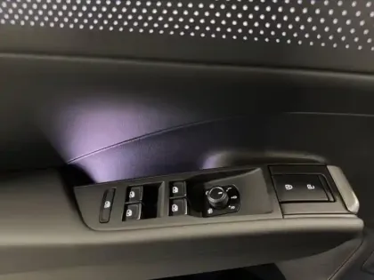 Photo 10 Volkswagen T-roc  1.5 eTSI 150ch R-Line DSG7