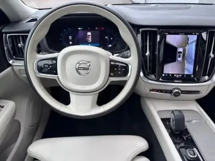 Photo 7 Volvo V60  B4 197ch Ultimate Style Dark Geartronic 8