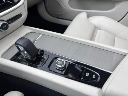 Photo 12 Volvo V60  B4 197ch Ultimate Style Dark Geartronic 8