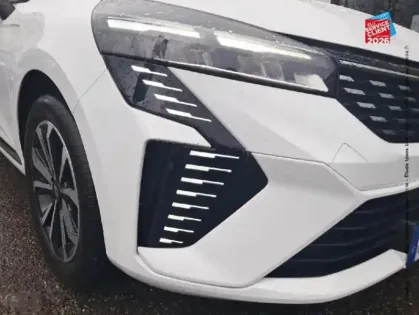 Photo 12 Renault Clio  1.6 E-Tech 145ch full hybrid Techno - 24