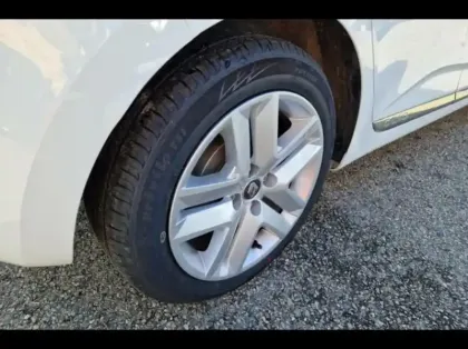 Photo 12 Renault Clio  1.6 E-Tech hybride 140ch Zen -21N