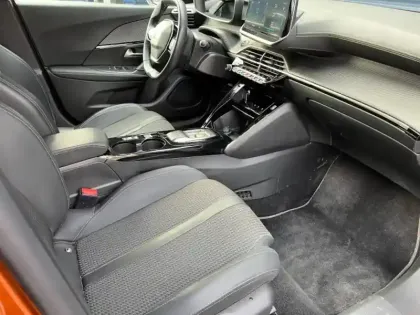 Photo 7 Peugeot 2008  e- 136ch GT